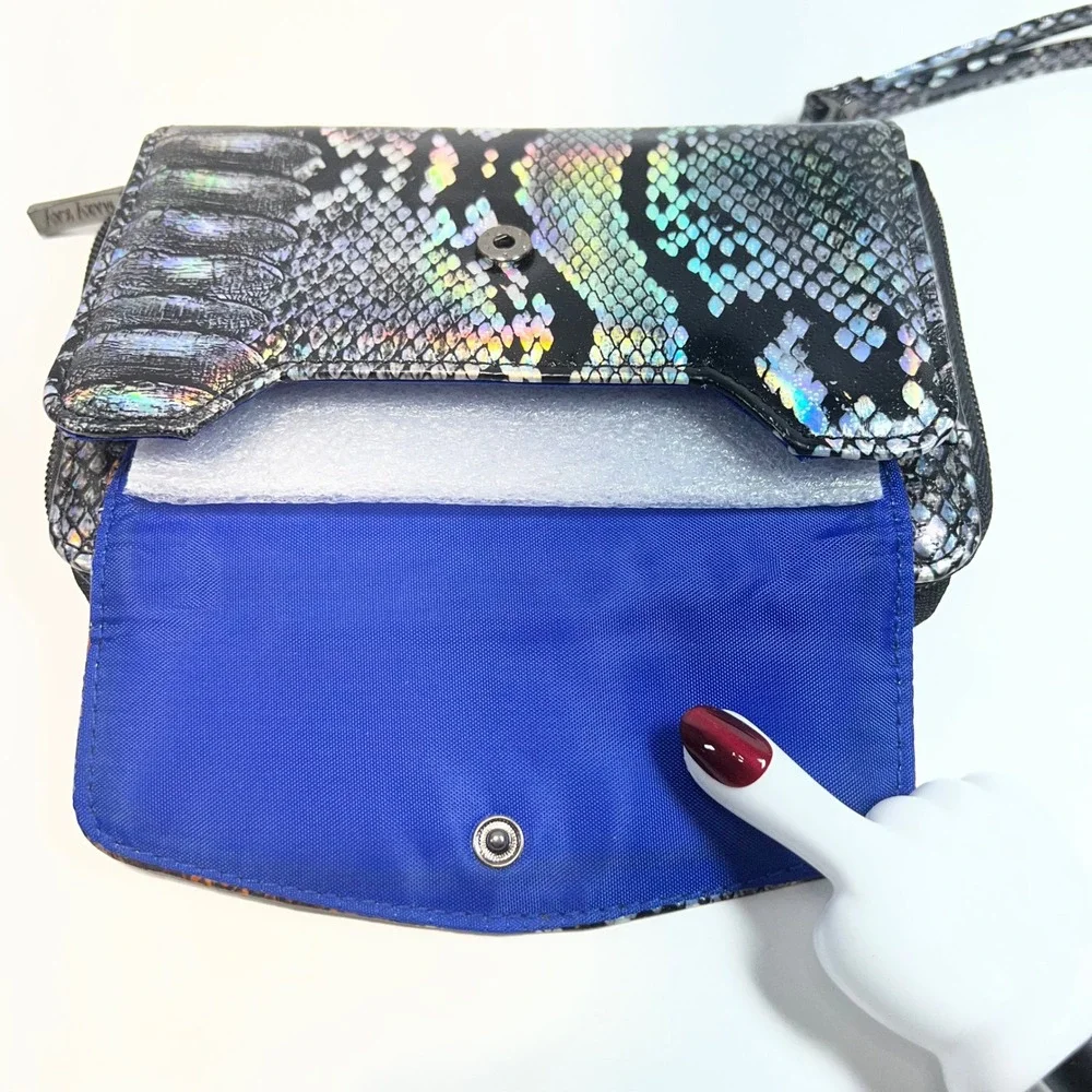 Mary Kay Holographic Iridescent Snakeskin Print Wristlet Wallet Blue‎ Interior